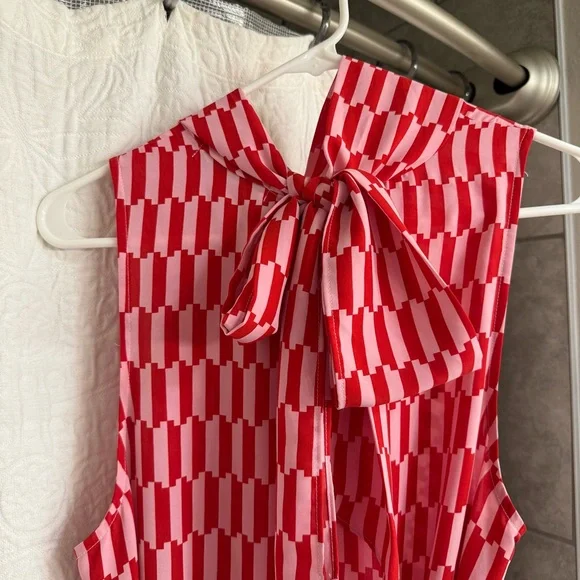 Elegant Red Geometric Pattern Dress - Picture 4 of 7